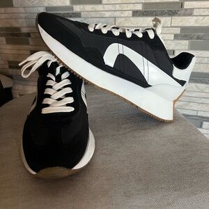 Steve Madden Black and White Sneaker